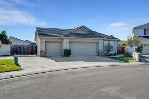 Exterior - 402 Albrecht St, Manteca, CA 95337 photo 2 of 10