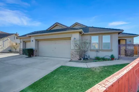 Exterior - 402 Albrecht St, Manteca, CA 95337 photo 3 of 10