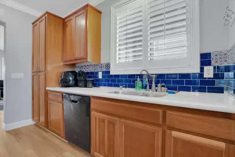 Kitchen - 402 Albrecht St, Manteca, CA 95337 photo 4 of 5