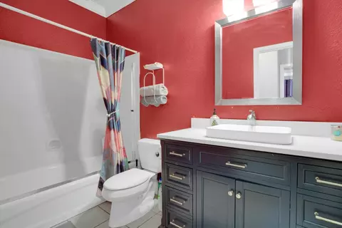 Bath - 402 Albrecht St, Manteca, CA 95337 photo 2 of 2
