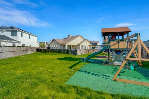 Exterior - 402 Albrecht St, Manteca, CA 95337 photo 7 of 10