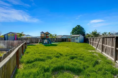 Exterior - 402 Albrecht St, Manteca, CA 95337 photo 6 of 10