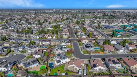 View/Area - 402 Albrecht St, Manteca, CA 95337 photo 4 of 7