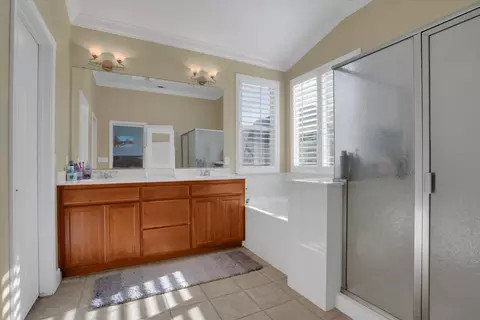 Bath - 402 Albrecht St, Manteca, CA 95337 photo 1 of 2