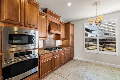 Kitchen - 2326 Shadow Berry Dr, Manteca, CA 95336 photo 6 of 6