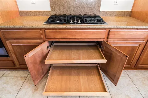 Kitchen - 2326 Shadow Berry Dr, Manteca, CA 95336 photo 2 of 6