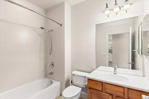 Bath - 2326 Shadow Berry Dr, Manteca, CA 95336 photo 3 of 3