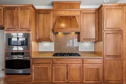 Kitchen - 2326 Shadow Berry Dr, Manteca, CA 95336 photo 3 of 6