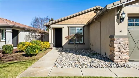Exterior - 2326 Shadow Berry Dr, Manteca, CA 95336 photo 5 of 18