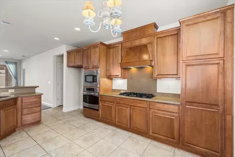 Kitchen - 2326 Shadow Berry Dr, Manteca, CA 95336 photo 5 of 6