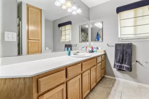 Bath - 85 Lavender Ct, Tracy, CA 95376 photo 5 of 5