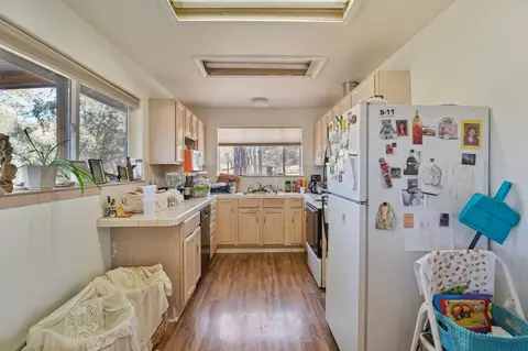 Kitchen - 22022 Montgomery Rd, Sonora, CA 95370 photo 8 of 9
