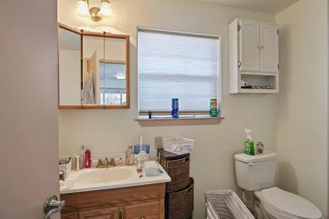 Bath - 22022 Montgomery Rd, Sonora, CA 95370 photo 3 of 3