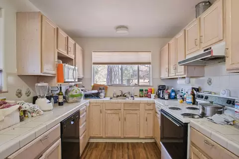 Kitchen - 22022 Montgomery Rd, Sonora, CA 95370 photo 9 of 9