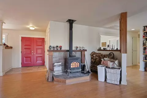 Entry Way - 22022 Montgomery Rd, Sonora, CA 95370 photo 2 of 2