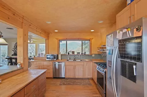 Kitchen - 22022 Montgomery Rd, Sonora, CA 95370 photo 1 of 9