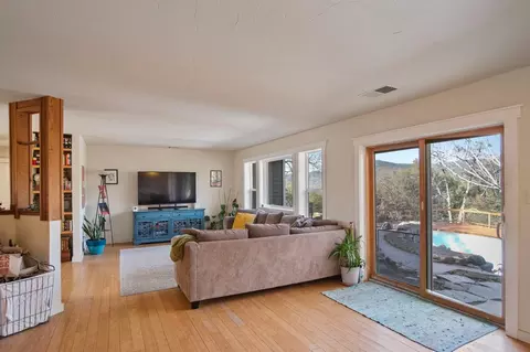 Living - 22022 Montgomery Rd, Sonora, CA 95370 photo 1 of 2