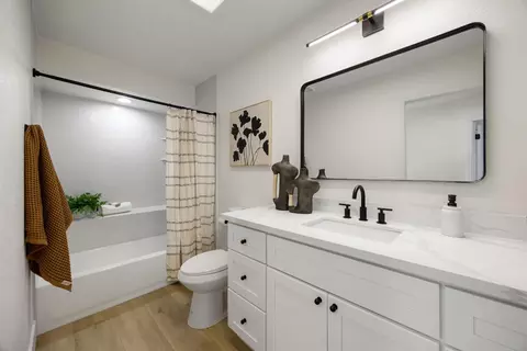Bath - 7655 Bogan Way, Antelope, CA 95843 photo 3 of 3