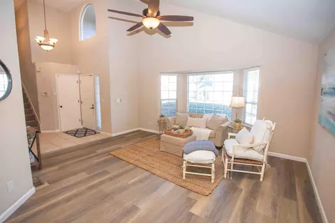 1492 Deerfield, Roseville, CA 95747