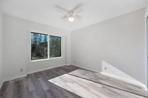 Bedroom - 870 Hilltop Ct, Applegate, CA 95703 photo 2 of 5