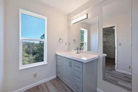 Bath - 870 Hilltop Ct, Applegate, CA 95703 photo 2 of 3