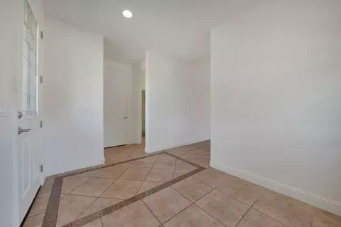 Entry Way - 2007 Thomas Dr, Jackson, CA 95642 photo 2 of 5