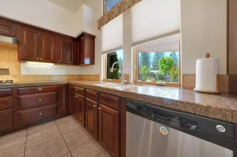 Kitchen - 2007 Thomas Dr, Jackson, CA 95642 photo 2 of 5