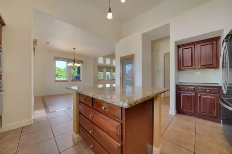 Kitchen - 2007 Thomas Dr, Jackson, CA 95642 photo 5 of 5