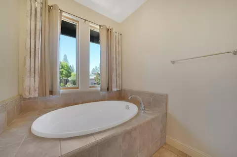 Bath - 2007 Thomas Dr, Jackson, CA 95642 photo 5 of 5