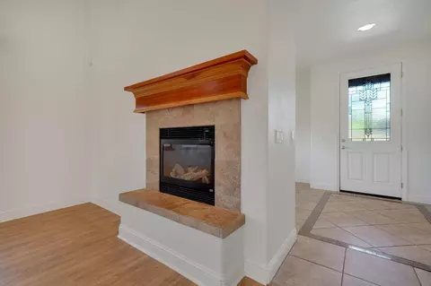 Entry Way - 2007 Thomas Dr, Jackson, CA 95642 photo 3 of 5