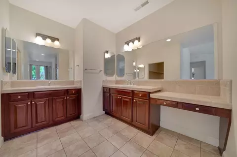 Bath - 2007 Thomas Dr, Jackson, CA 95642 photo 3 of 5