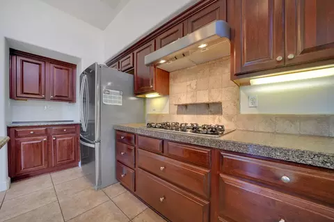 Kitchen - 2007 Thomas Dr, Jackson, CA 95642 photo 4 of 5