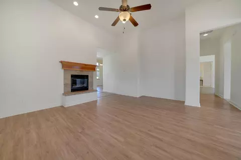 Living - 2007 Thomas Dr, Jackson, CA 95642 photo 3 of 6