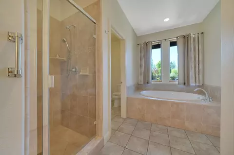 Bath - 2007 Thomas Dr, Jackson, CA 95642 photo 4 of 5