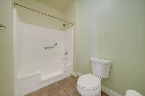 Bath - 2007 Thomas Dr, Jackson, CA 95642 photo 2 of 5