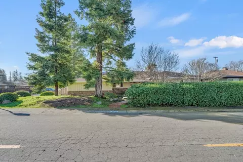 Exterior - 4821 Jan Dr, Carmichael, CA 95608 photo 5 of 12
