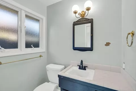 Bath - 4821 Jan Dr, Carmichael, CA 95608 photo 4 of 5