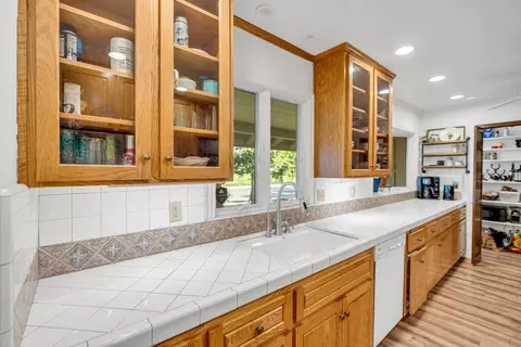 Kitchen - 4821 Jan Dr, Carmichael, CA 95608 photo 8 of 8