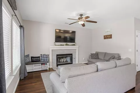 Living - 3700 Kee Ct, Modesto, CA 95355 photo 2 of 2