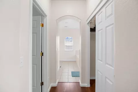 Entry Way - 3700 Kee Ct, Modesto, CA 95355 photo 2 of 4