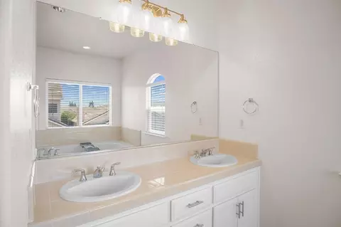 Bath - 3700 Kee Ct, Modesto, CA 95355 photo 1 of 4