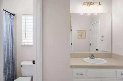 Bath - 3700 Kee Ct, Modesto, CA 95355 photo 3 of 4