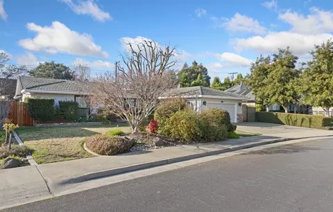 2034 Edgewood Dr, Lodi, CA 95242 photo 2