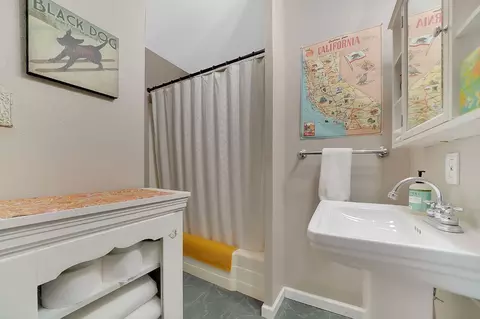 Bath - 30 Nickerson St, Sutter Creek, CA 95685 photo 2 of 4