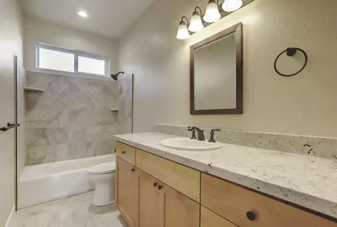 Bath - 13060 Thistle Loop, Penn Valley, CA 95946 photo 2 of 4