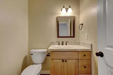 Bath - 13060 Thistle Loop, Penn Valley, CA 95946 photo 4 of 4