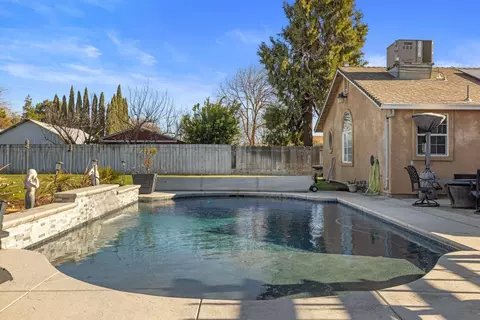 Exterior - 591 E Galin Rd, French Camp, CA 95231 photo 8 of 10