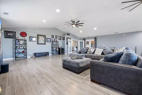 Entry Way - 591 E Galin Rd, French Camp, CA 95231 photo 4 of 11