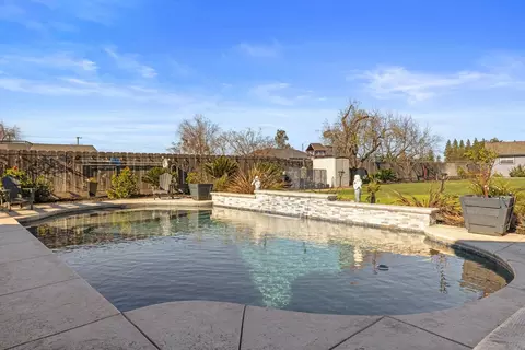 Exterior - 591 E Galin Rd, French Camp, CA 95231 photo 7 of 10
