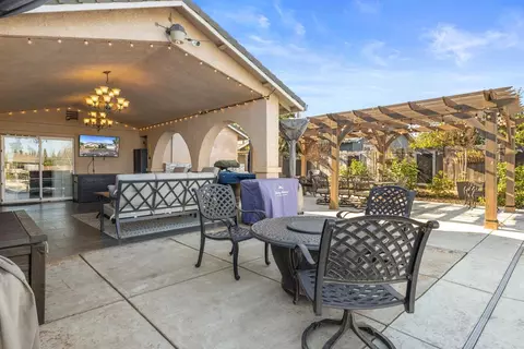 Exterior - 591 E Galin Rd, French Camp, CA 95231 photo 6 of 10